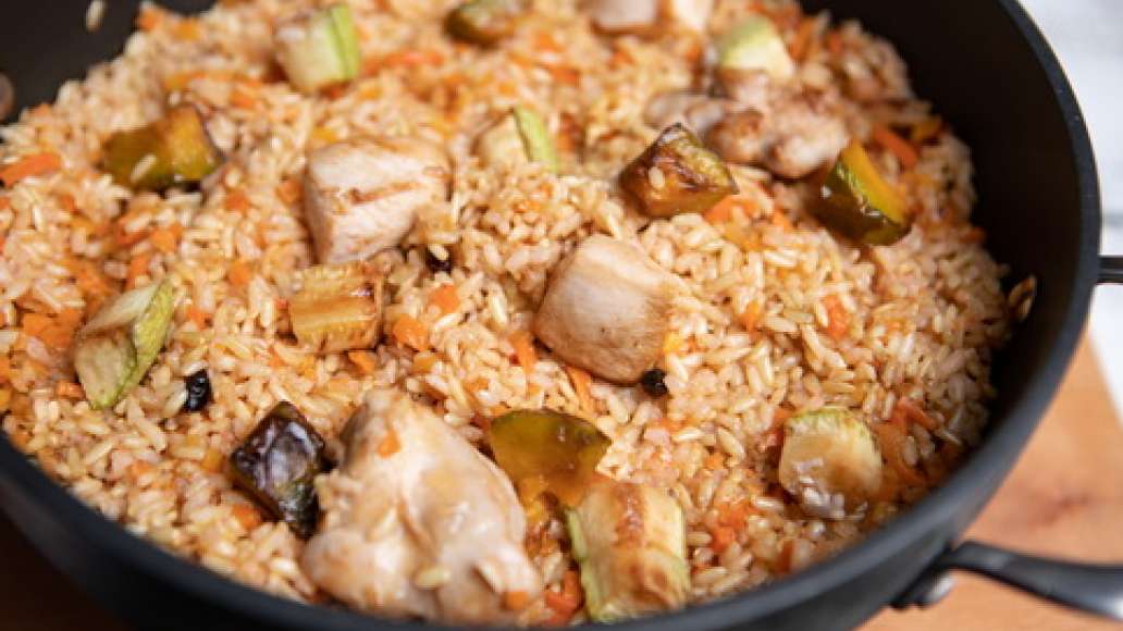 Шаг 3 - Плов в казане с курицей, тыквой и кабачками