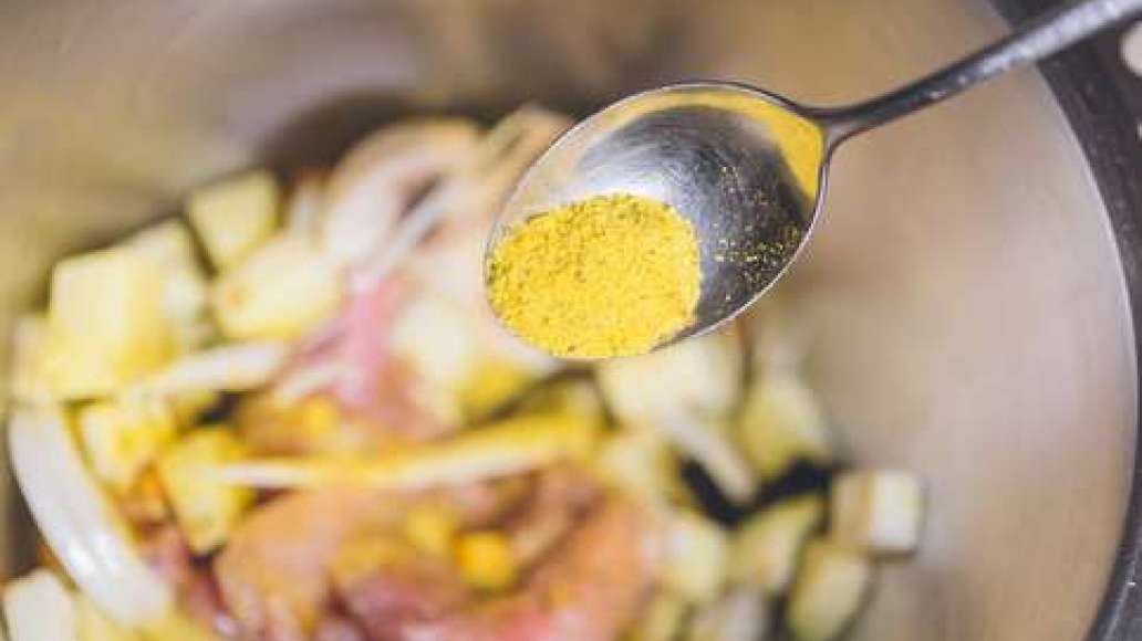Шаг 2 - Деревенская курица в банке с овощами и грибами