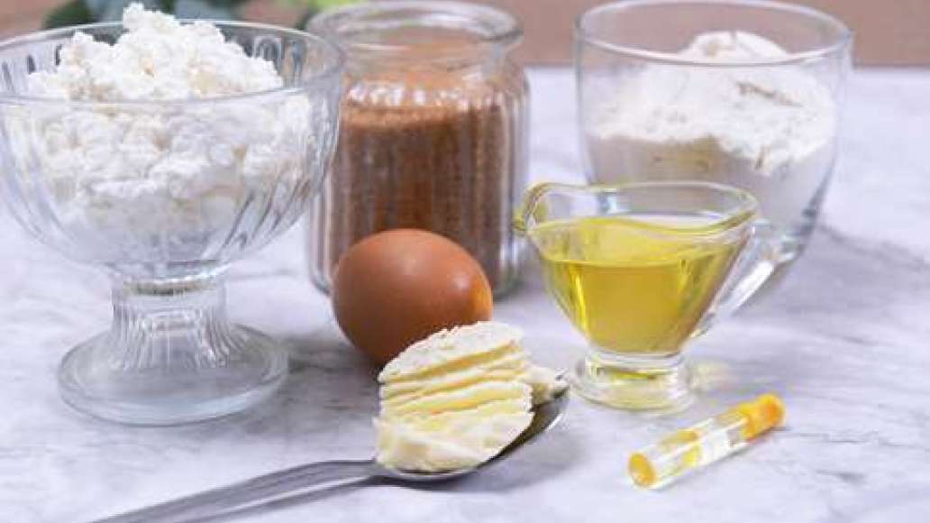Шаг 1 - Пышные сырники из пачки творога