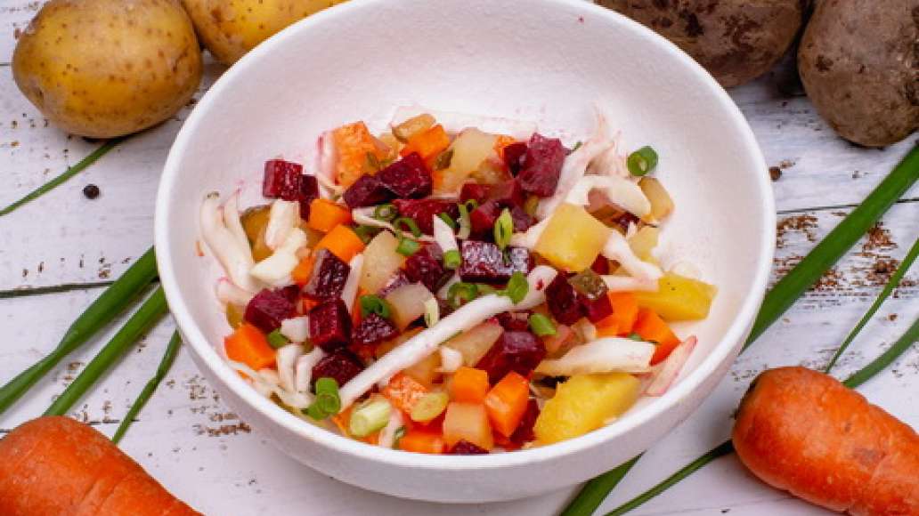 Шаг 5 - Винегрет с огурцами, квашеной капустой и горошком