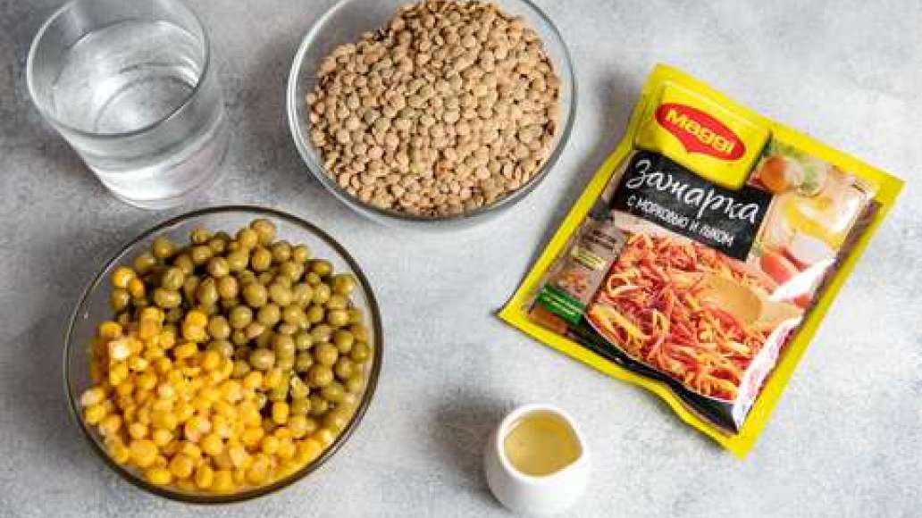Шаг 1 - Гарнир из чечевицы с консервированным зеленым горошком и кукурузой