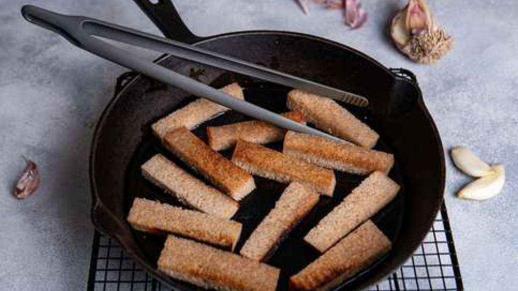 Шаг 2 - Гренки чесночные к пиву