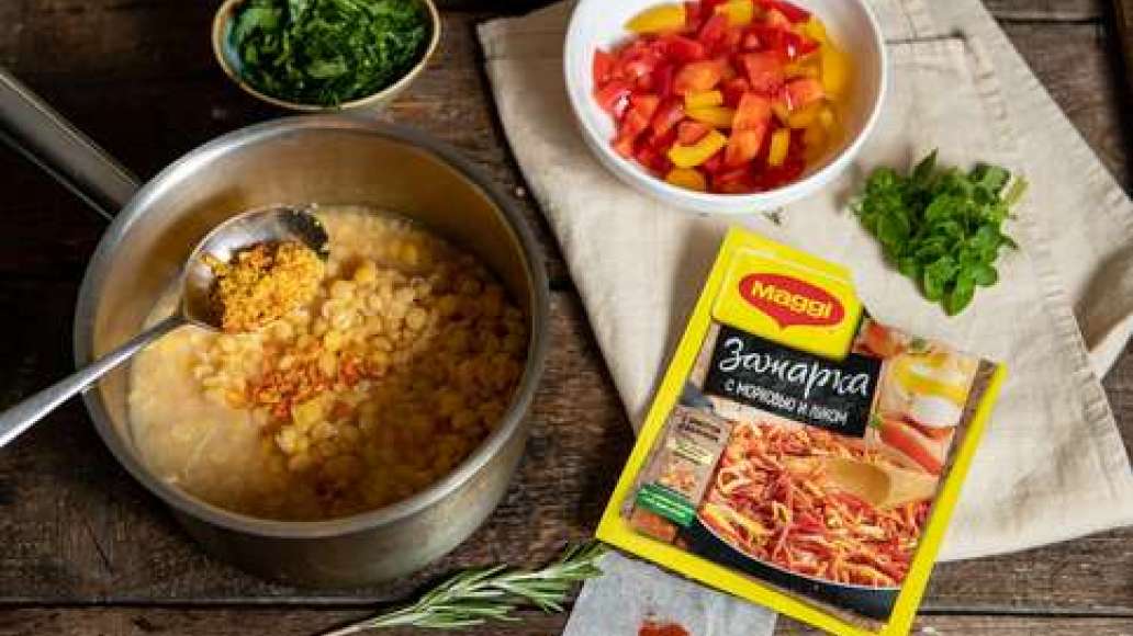 Шаг 2 - Гарнир из гороха с болгарским перцем, розмарином и базиликом