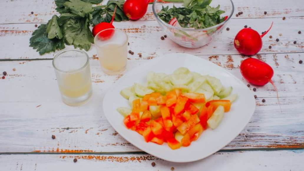 Шаг 2 - Магрибский салат с кускусом, редиской и рукколой