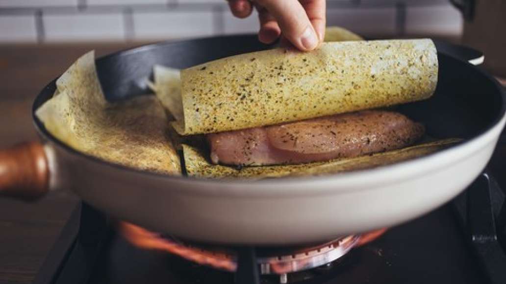 Шаг 3 - Оливье с ароматной куриной грудкой