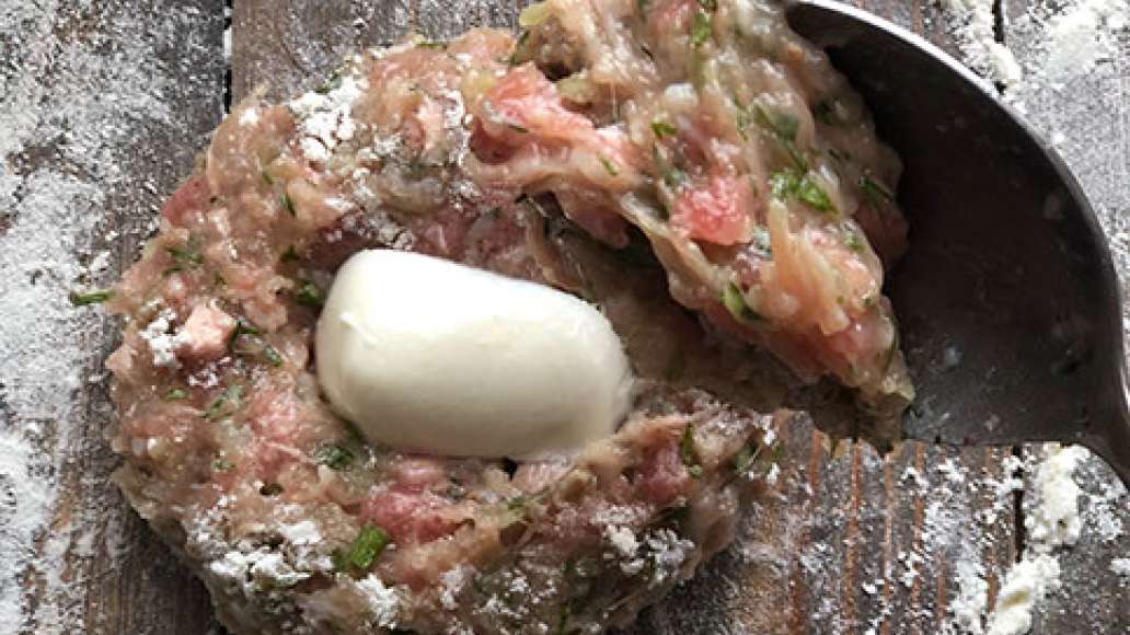 Шаг 3 - Домашние котлеты из говядины и курицы с сюрпризом