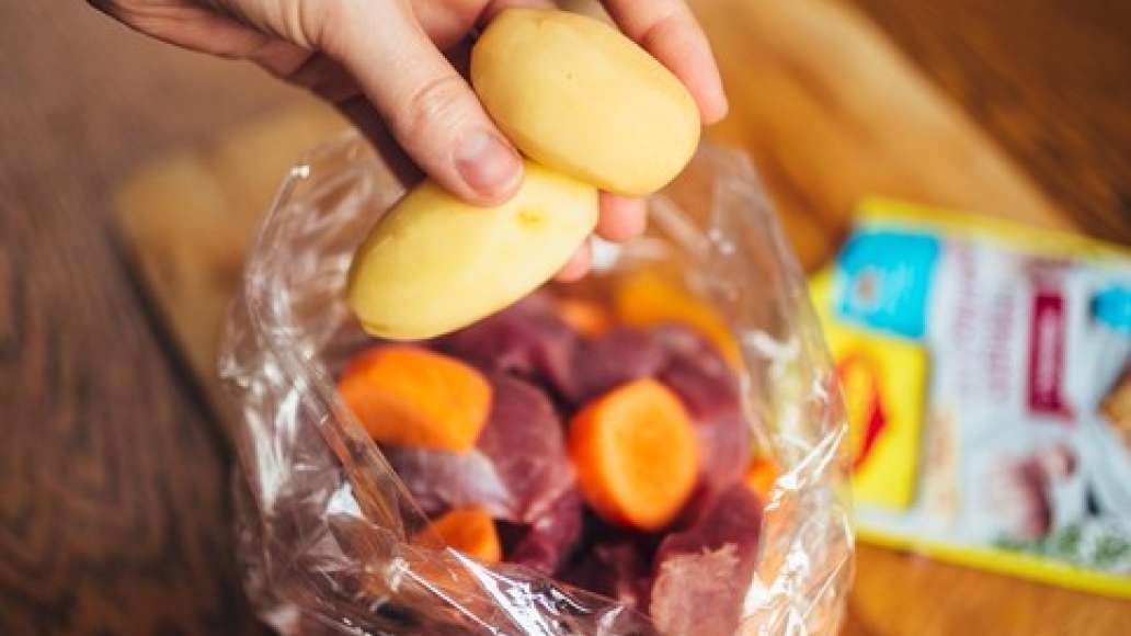 Шаг 4 - Индейка с овощами и чесноком