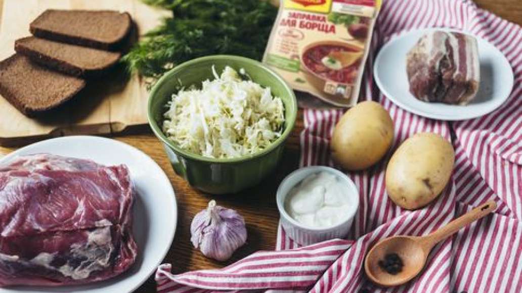 Шаг 1 - Борщ из говядины с гренками из бородинского хлеба со смальцем