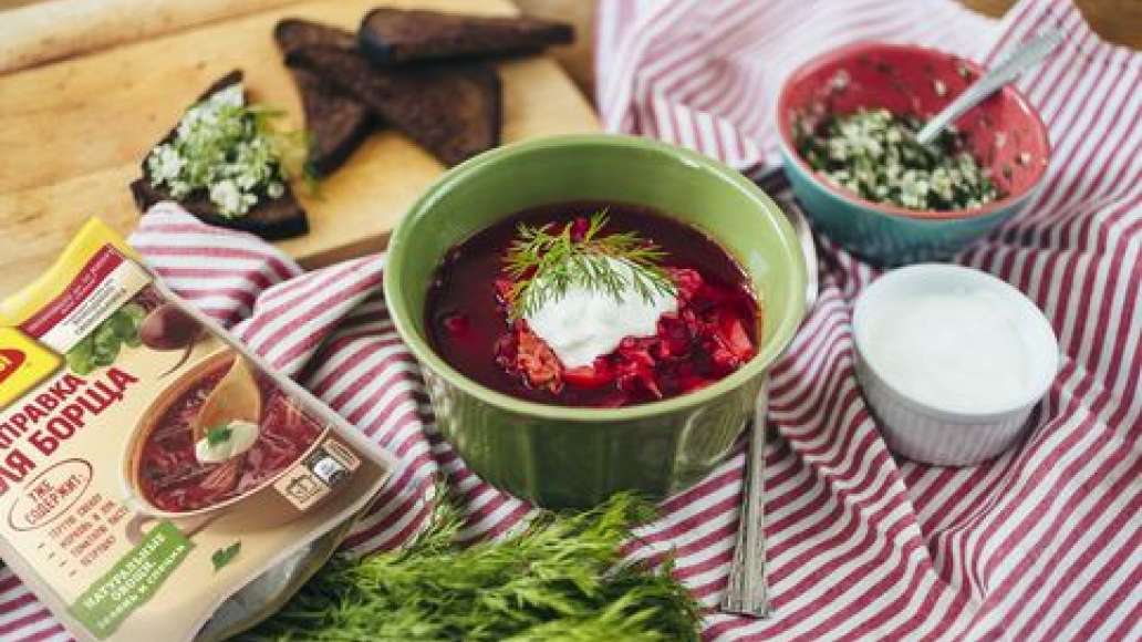 Шаг 6 - Борщ из говядины с гренками из бородинского хлеба со смальцем