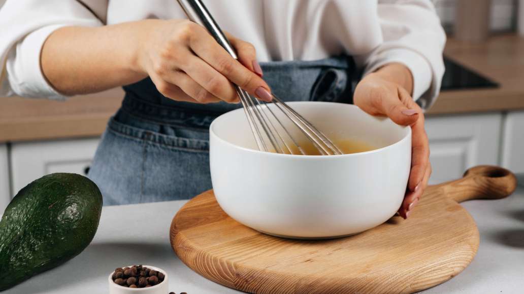 Соединить все ингредиенты для блинов с добавлением соли по вкусу и перемешать до образования однородного жидкого теста. Оставить на 30 минут при комнатной температуре. Соединить все ингредиенты для блинов с добавлением соли по вкусу и перемешать до образования однородного жидкого теста. Оставить на 30 минут при комнатной температуре.