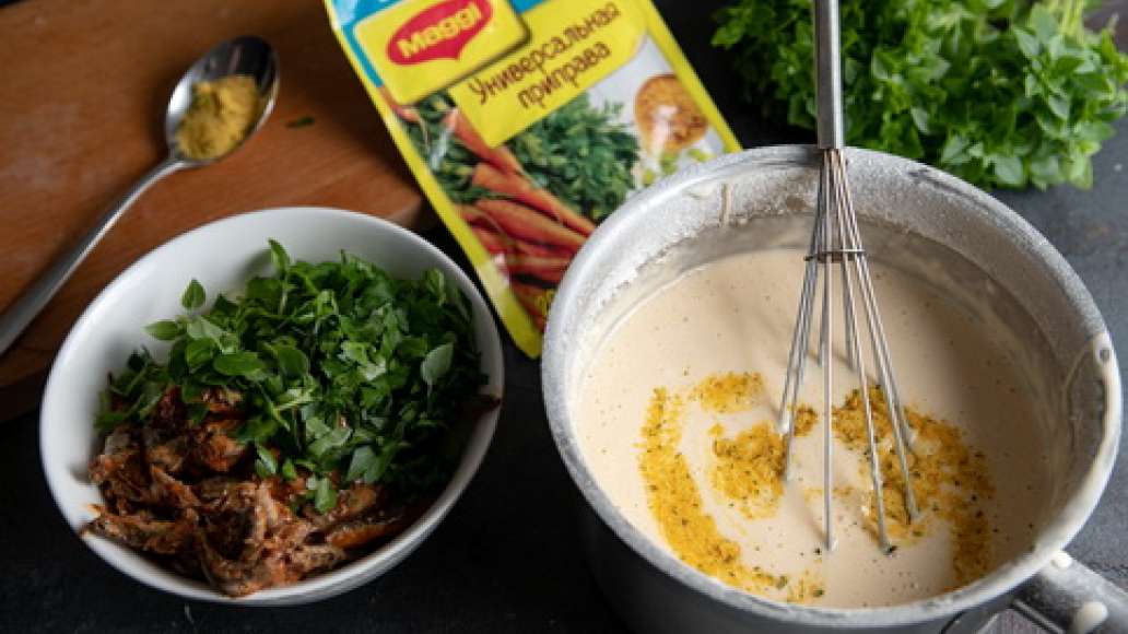 Взбить яйца с кефиром, добавить MAGGI® Приправа универсальная Букет приправ, муку и разрыхлитель, зелень (по вкусу), перемешать. Густоте тесто должно напоминать тесто для оладий. Рыбу перемешать с картофелем. Взбить яйца с кефиром, добавить MAGGI® Приправа универсальная Букет приправ, муку и разрыхлитель, зелень (по вкусу), перемешать. Густоте тесто должно напоминать тесто для оладий. Рыбу перемешать с картофелем.