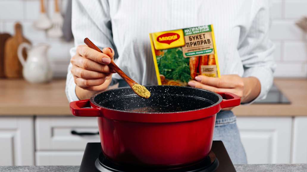 Добавить кориандр и MAGGI® Приправу универсальную Букет приправ. Тщательно перемешать и варить еще 5 минут. Попробовать на вкус и при необходимости добавить дополнительное количество сахара и соли. Добавить кориандр и MAGGI® Приправу универсальную Букет приправ. Тщательно перемешать и варить еще 5 минут. Попробовать на вкус и при необходимости добавить дополнительное количество сахара и соли.