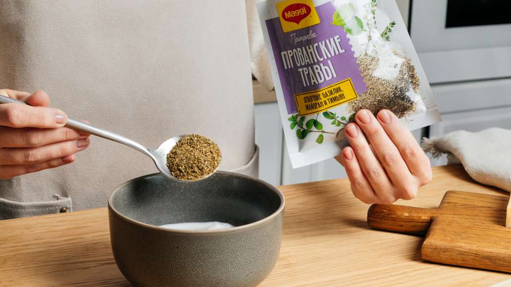 Смешать в миске молоко, сметану и MAGGI® Прованские травы. Добавить
смесь к грибам, прогреть 1 мин. Смешать в миске молоко, сметану и MAGGI® Прованские травы. Добавить
смесь к грибам, прогреть 1 мин.