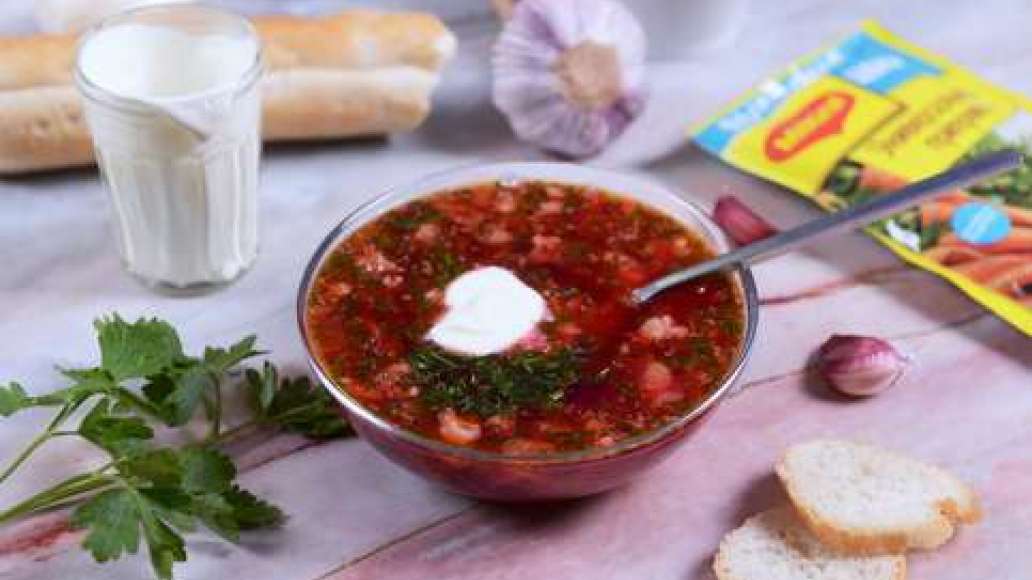По готовности снимите с огня, накройте крышкой и дайте настояться 1 час. Подавайте со сметаной. По готовности снимите с огня, накройте крышкой и дайте настояться 1 час. Подавайте со сметаной.