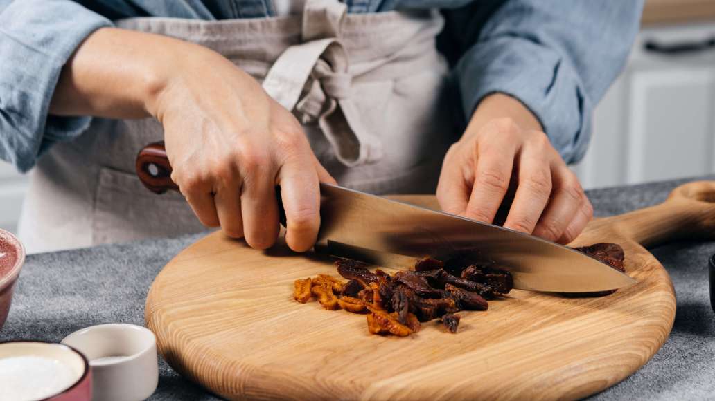 Для творожной массы курагу обдать кипятком и подсушить. Нарезать на кусочки предпочитаемого размера. Отдельно соединить творог со сметаной, ванильным сахаром, сахарной пудрой. Для творожной массы курагу обдать кипятком и подсушить. Нарезать на кусочки предпочитаемого размера. Отдельно соединить творог со сметаной, ванильным сахаром, сахарной пудрой.