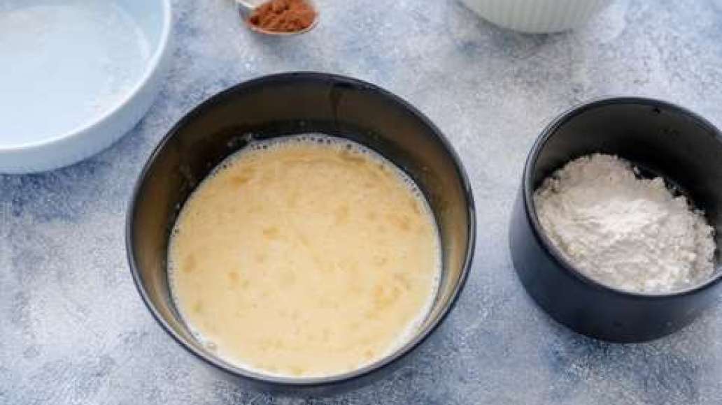 Яйцо смешать с сахаром. Яйцо смешать с сахаром.
