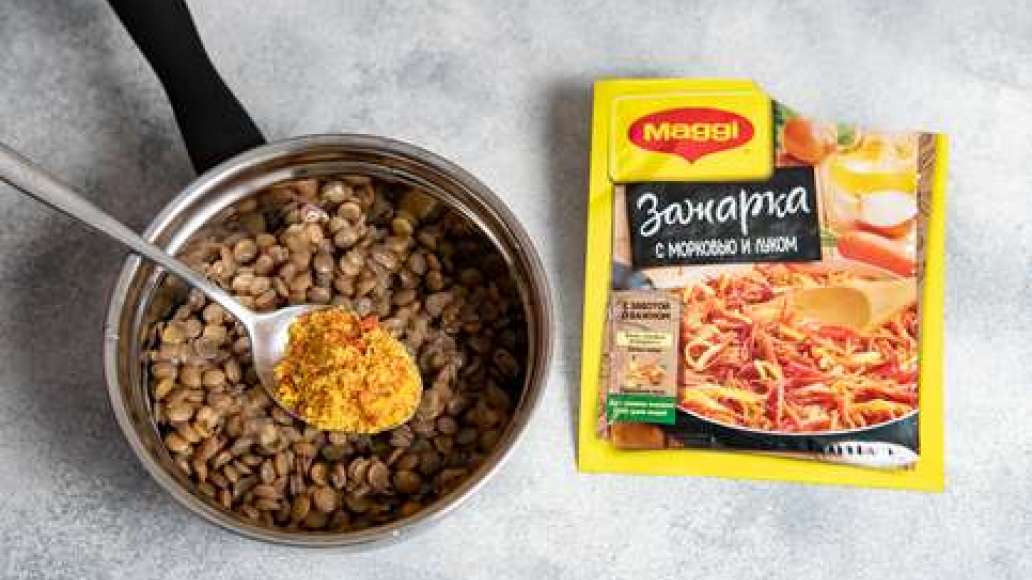 Отварить чечевицу до готовности, слить отвар. Добавить MAGGI® Зажарка, полить оливковым маслом, тщательно перемешать и прогревать еще 5 минут. Отварить чечевицу до готовности, слить отвар. Добавить MAGGI® Зажарка, полить оливковым маслом, тщательно перемешать и прогревать еще 5 минут.