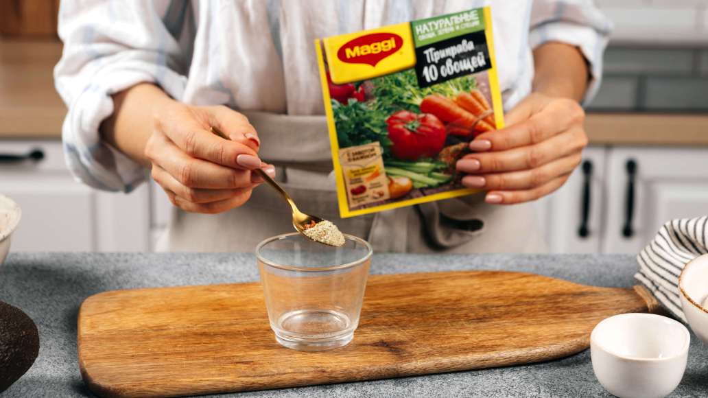 В отдельной небольшой емкости соединить MAGGI® Приправу 10 овощей с горячей водой, оставить на 3 минуты. В отдельной небольшой емкости соединить MAGGI® Приправу 10 овощей с горячей водой, оставить на 3 минуты.