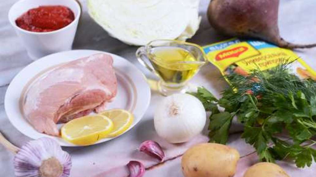 Подготовьте ингредиенты, помойте мясо. Подготовьте ингредиенты, помойте мясо.