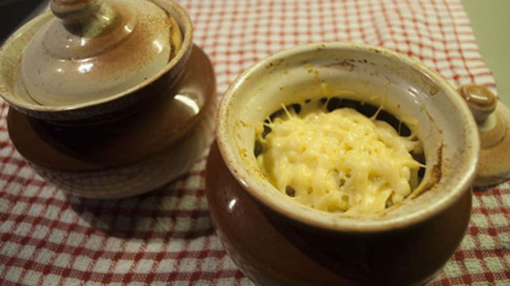 Готовый горшочек извлечь из духовки, посыпать сыром и накрыть крышкой. Спустя пару минут открыть крышку и посыпать зеленью. Вот что у нас получилось!
Готовый горшочек извлечь из духовки, посыпать сыром и накрыть крышкой. Спустя пару минут открыть крышку и посыпать зеленью. Вот что у нас получилось!