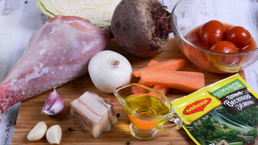Подготовьте ингредиенты, промойте мясо. Подготовьте ингредиенты, промойте мясо.