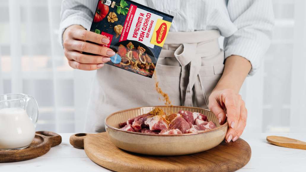 Добавить к мясу MAGGI® Приправу для сочного мяса и шашлыка, кефир. Добавить к мясу MAGGI® Приправу для сочного мяса и шашлыка, кефир.