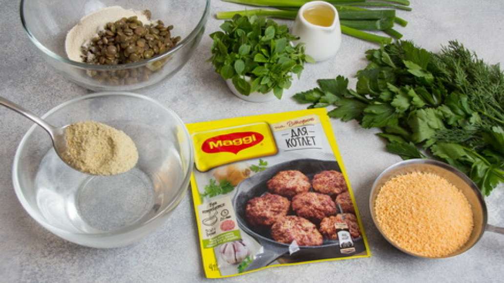 Отварить чечевицу до готовности. Содержимое пакетика MAGGI НА ВТОРОЕ для котлет высыпать в теплую воду размешать и дать настояться. Смешать чечевицу с манкой и MAGGI НА ВТОРОЕ для котлет. Сформовать котлеты запанировав их в сухарях. Отварить чечевицу до готовности. Содержимое пакетика MAGGI НА ВТОРОЕ для котлет высыпать в теплую воду размешать и дать настояться. Смешать чечевицу с манкой и MAGGI НА ВТОРОЕ для котлет. Сформовать котлеты запанировав их в сухарях.