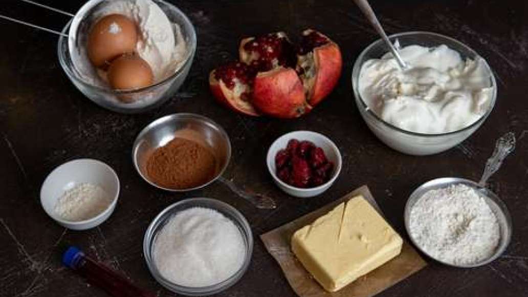 Шаг 1 - Торт  панчо алый с вишней и гранатом