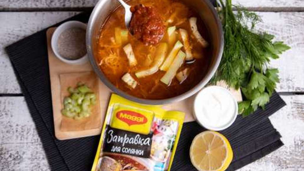 За 5 минут до готовности добавить MAGGI® Заправка для солянки и отруби. Проверить на соль и довести до нужного вкуса. За 5 минут до готовности добавить MAGGI® Заправка для солянки и отруби. Проверить на соль и довести до нужного вкуса.