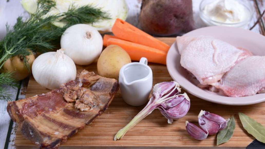 Подготовьте ингредиенты, промойте мясо. Подготовьте ингредиенты, промойте мясо.