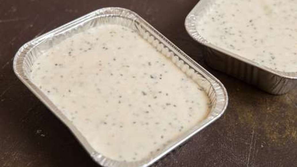 Соединить творог с яйцами, чиа, изюмом и манной крупой, добавить мед и ванильный сахар и перемешать. Смазать маслом жаропрочную форму и выложить массу. Разровнять верх, посыпать корицей и выпекать в разогретой до 180 градусов духовке в течение 30 минут. Соединить творог с яйцами, чиа, изюмом и манной крупой, добавить мед и ванильный сахар и перемешать. Смазать маслом жаропрочную форму и выложить массу. Разровнять верх, посыпать корицей и выпекать в разогретой до 180 градусов духовке в течение 30 минут.