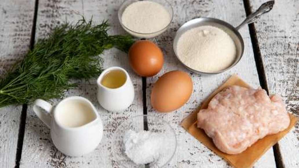 Подготовьте и отмерьте продукты.
