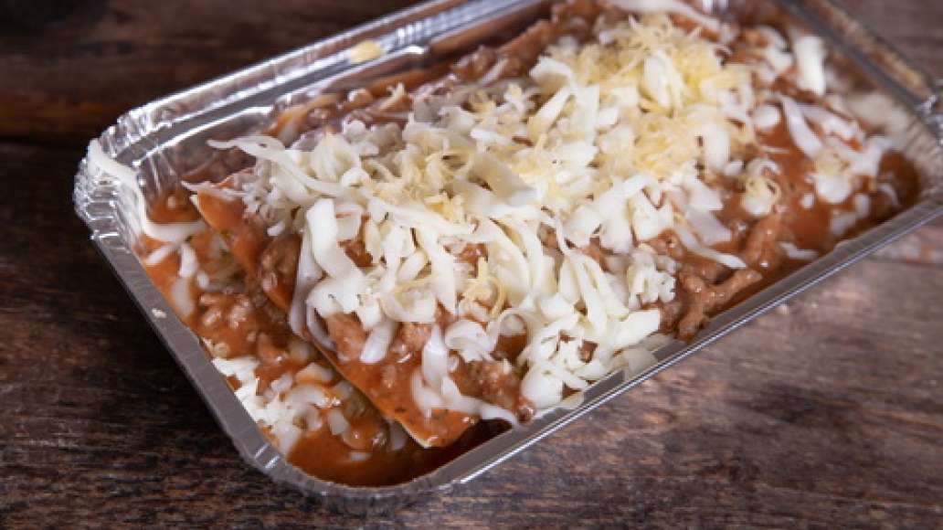Верхний слой из фарша в белом соусе посыпать моцареллой и сыром и поместить форму в духовку, разогретую до 180 градусов, на 30-40 минут. Верхний слой из фарша в белом соусе посыпать моцареллой и сыром и поместить форму в духовку, разогретую до 180 градусов, на 30-40 минут.