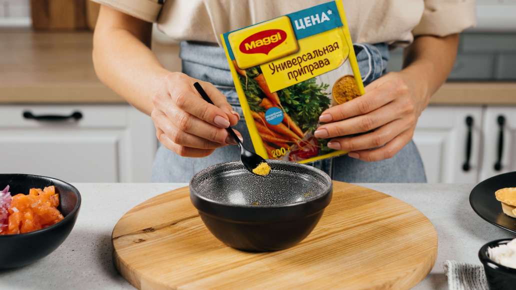 Для маринада соединить сок лимона, цедру и уксус. Добавить MAGGI® Приправу универсальную. Для маринада соединить сок лимона, цедру и уксус. Добавить MAGGI® Приправу универсальную.