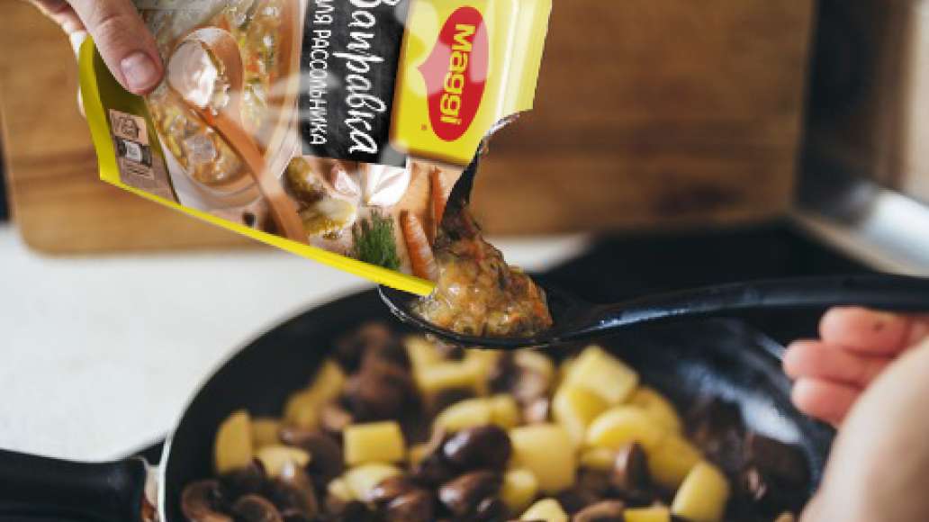 За 5 минут до готовности жаркого добавить MAGGI® Заправку для Рассольника.
