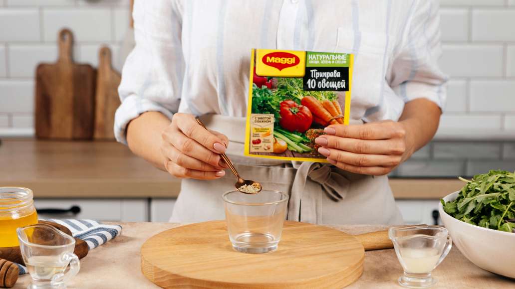 MAGGI® Приправу 10 овощей соединить с теплой водой и дать настояться 2-3 минуты. MAGGI® Приправу 10 овощей соединить с теплой водой и дать настояться 2-3 минуты.