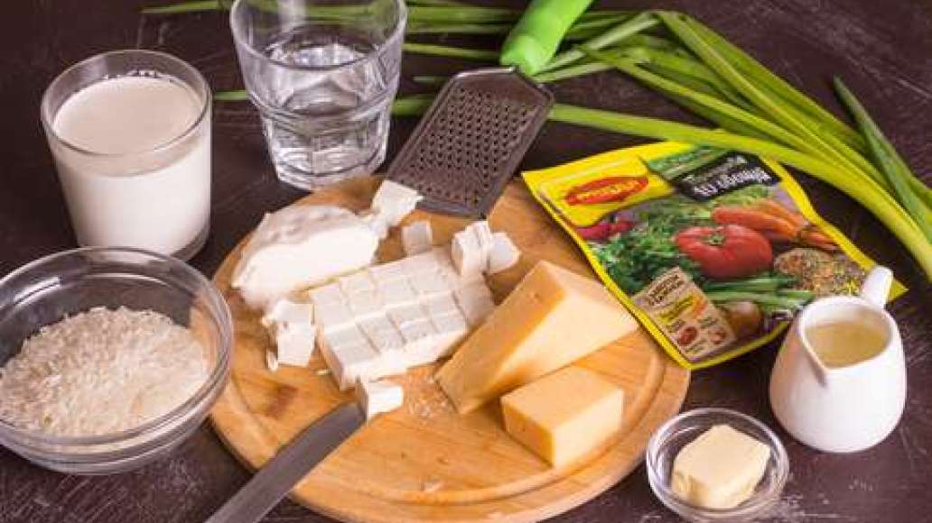 Нарезать брынзу кубиками. Нарезать брынзу кубиками.