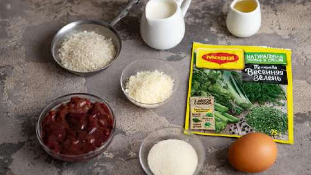 Печенку очистить от желчных протоков и пленок и нарезать мелкими кубиками. Сыр натереть на терке. Печенку очистить от желчных протоков и пленок и нарезать мелкими кубиками. Сыр натереть на терке.