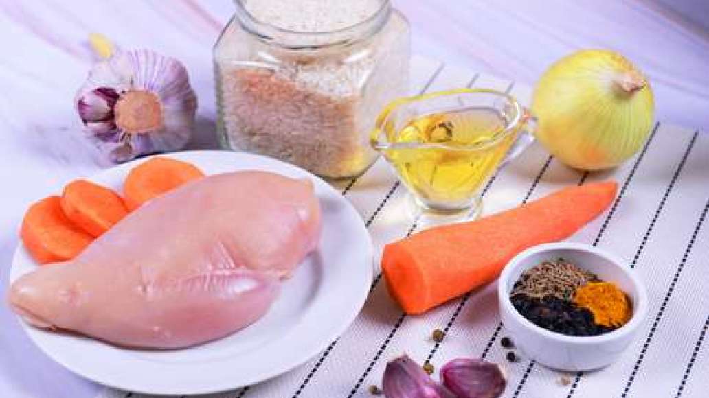 Подготовьте ингредиенты, промойте мясо.