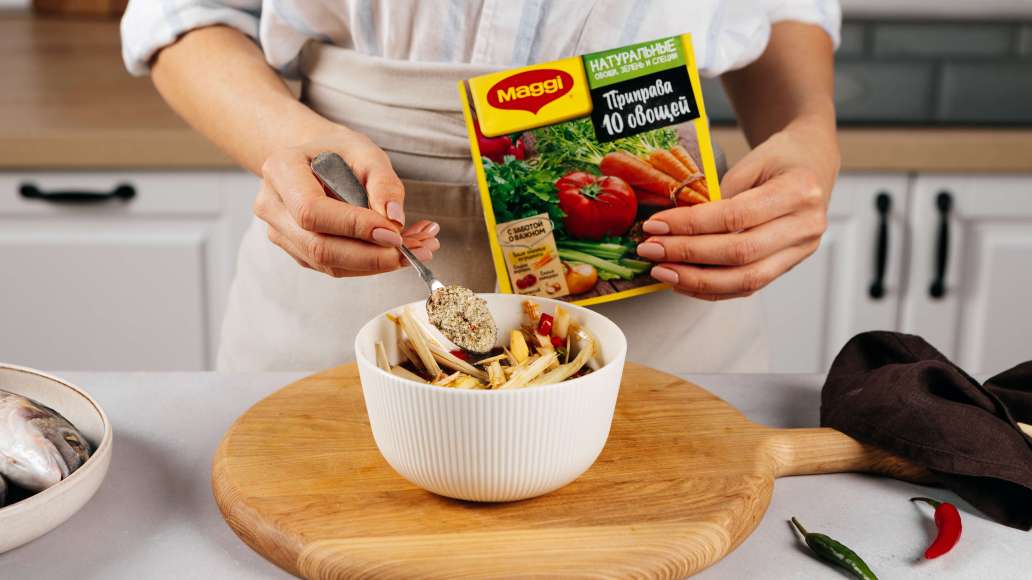 Соединить все ингредиенты для маринада с MAGGI® Приправой 10 овощей.