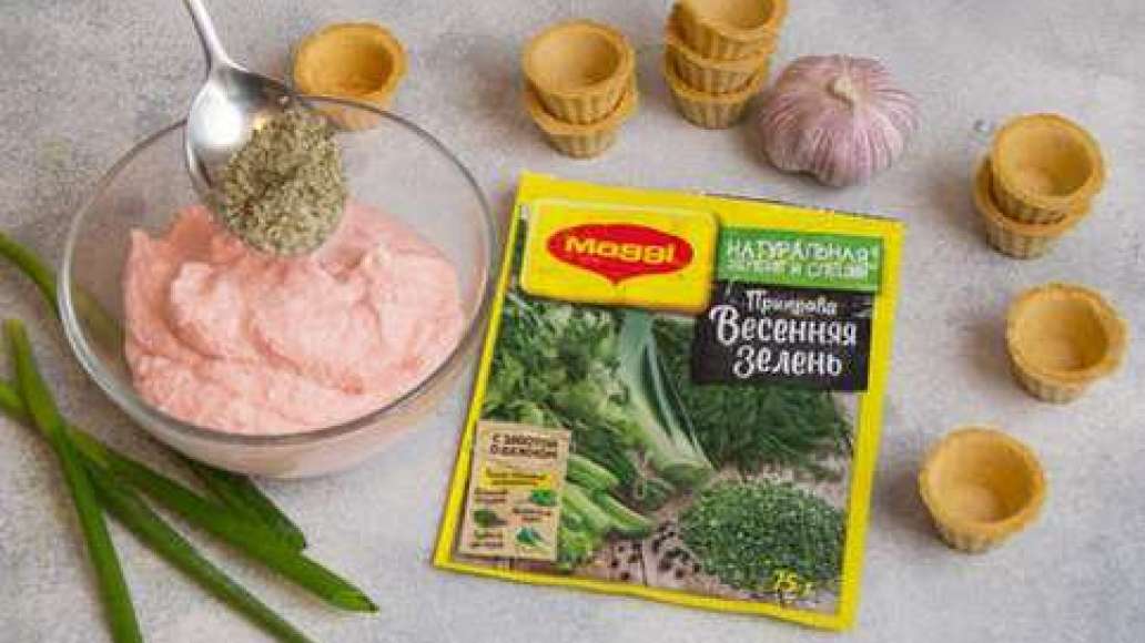 Соединить крабовые палочки с MAGGI® Приправа Весенняя зелень, чесноком и кремом чиз и измельчить блендером в однородную массу. Наполнить тарталетки полученной начинкой. Соединить крабовые палочки с MAGGI® Приправа Весенняя зелень, чесноком и кремом чиз и измельчить блендером в однородную массу. Наполнить тарталетки полученной начинкой.
