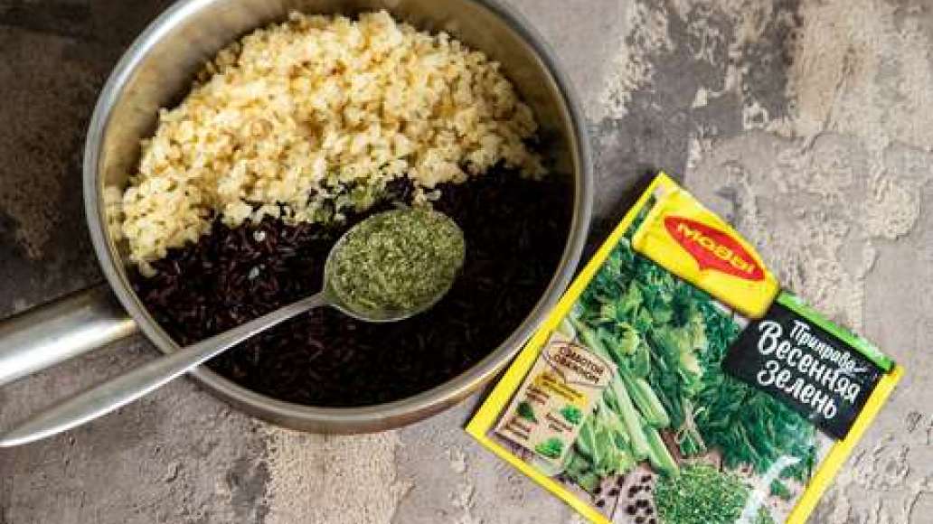 Соединить рис и булгур в одной емкости, полить маслом, добавить MAGGI® Приправа Весенняя зелень. Тщательно перемешать и прогревать в течение 5 минут. Соединить рис и булгур в одной емкости, полить маслом, добавить MAGGI® Приправа Весенняя зелень. Тщательно перемешать и прогревать в течение 5 минут.