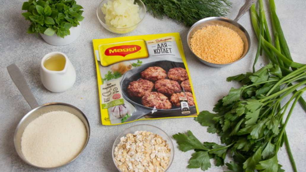 Подготовить продукты. Зелень помыть и обсушить. Лук очистить и натереть на терке. Подготовить продукты. Зелень помыть и обсушить. Лук очистить и натереть на терке.