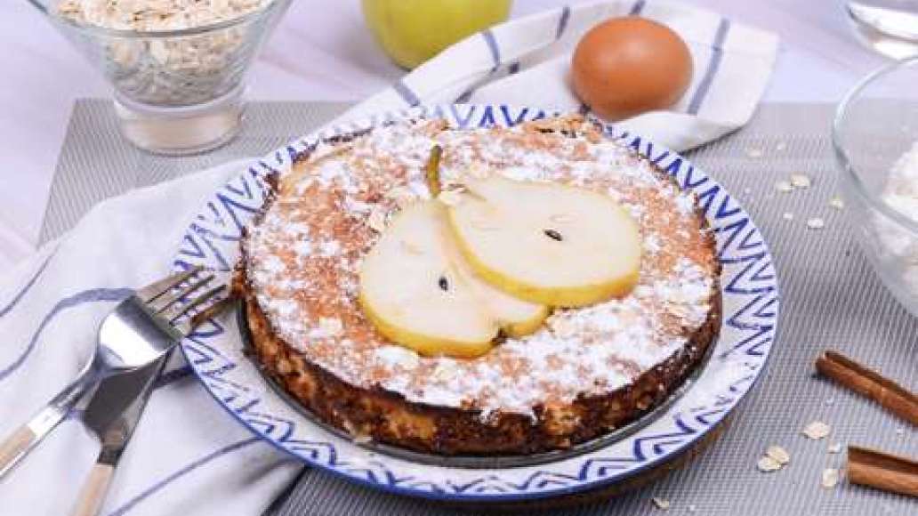 Украсьте торт кусочками фруктов и десерт готов. Украсьте торт кусочками фруктов и десерт готов.