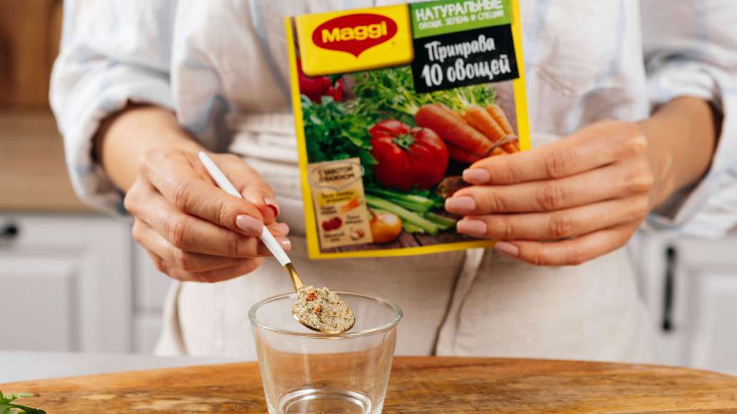 MAGGI® Приправу 10 овощей соединить с теплой водой. Дать приправе настояться 3-5 минут. MAGGI® Приправу 10 овощей соединить с теплой водой. Дать приправе настояться 3-5 минут.