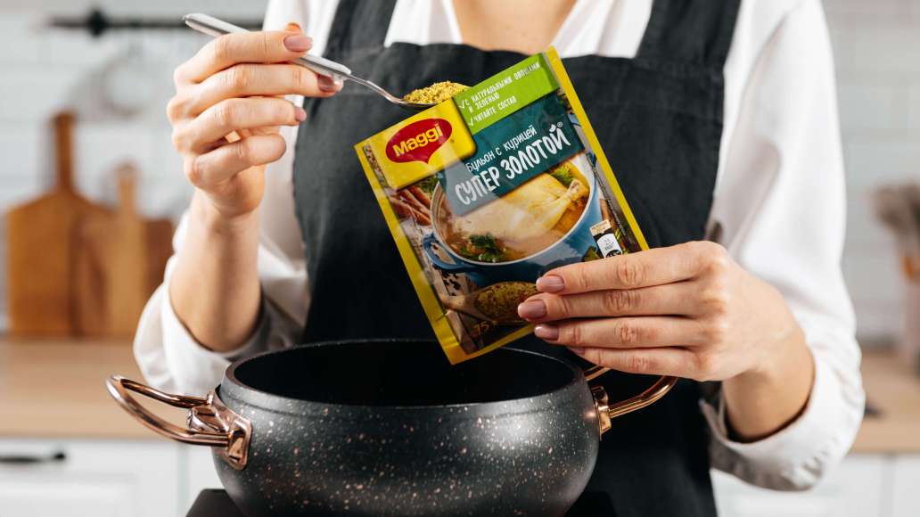 Залить морковь литром воды и довести до кипения. Добавить MAGGI® СУПЕР ЗОЛОТОЙ® Бульон с курицей и варить до мягкости. Залить морковь литром воды и довести до кипения. Добавить MAGGI® СУПЕР ЗОЛОТОЙ® Бульон с курицей и варить до мягкости.