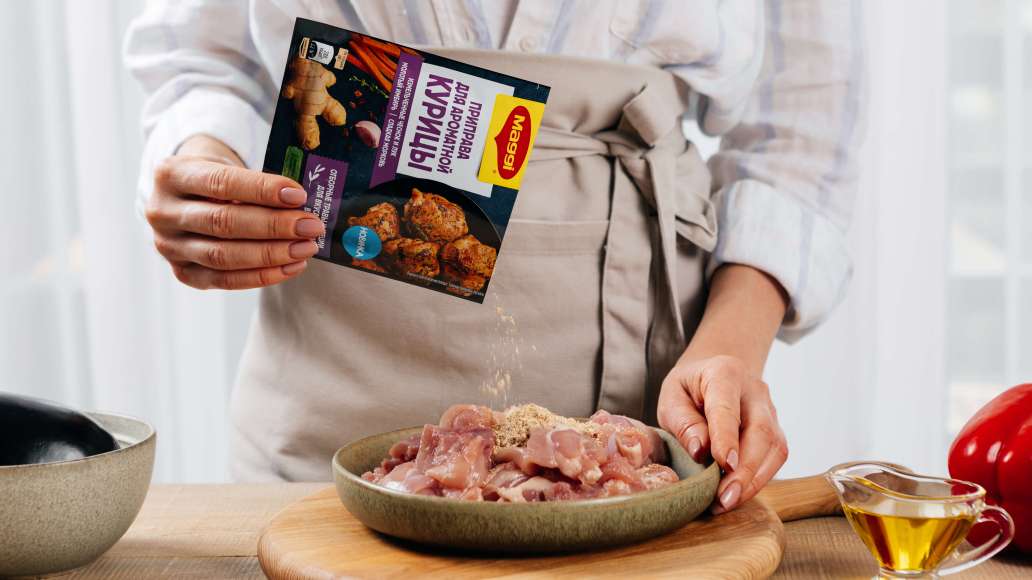 Переложить филе в стеклянную или эмалированную емкость. Добавить MAGGI® Приправу для ароматной курицы, 4 ст. л. оливкового масла. Как следует перемешать и мариновать 30 минут. Переложить филе в стеклянную или эмалированную емкость. Добавить MAGGI® Приправу для ароматной курицы, 4 ст. л. оливкового масла. Как следует перемешать и мариновать 30 минут.