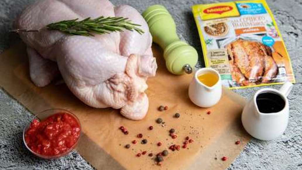 Смолоть специи в мельнице. Разделать курицу пополам, из половинки курицы- удалить последние фаланги крыльев, удалить хвостик, вырезать реберную часть, отбить, натереть смесью MAGGI® НА ВТОРОЕ ДЛЯ СОЧНОГО ЦЫПЛЕНКА ТАБАКА. Добавить специи. Смолоть специи в мельнице. Разделать курицу пополам, из половинки курицы- удалить последние фаланги крыльев, удалить хвостик, вырезать реберную часть, отбить, натереть смесью MAGGI® НА ВТОРОЕ ДЛЯ СОЧНОГО ЦЫПЛЕНКА ТАБАКА. Добавить специи.