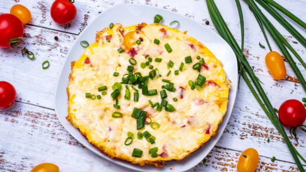 Накройте крышкой и жарьте до готовности. Приятного аппетита!