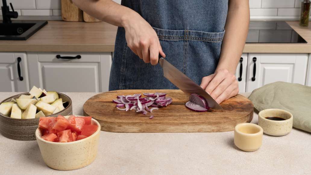 Теплый салат с курицей и жареными баклажанами: шаг 2 Теплый салат с курицей и жареными баклажанами: шаг 2